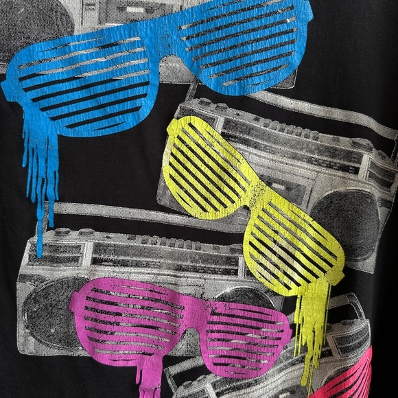 Urban Heritage | Vintage 80s Style T-Shirt - Picture 3 of 6